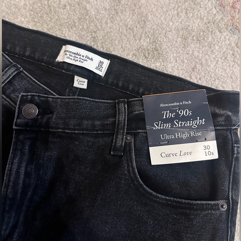 NWT Abercrombie 90s Slim Straight Ultra High Rise Jeans-Black/Crossover Feature